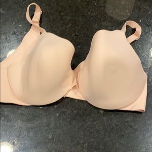 Cacique 38D bra.  Back slimming